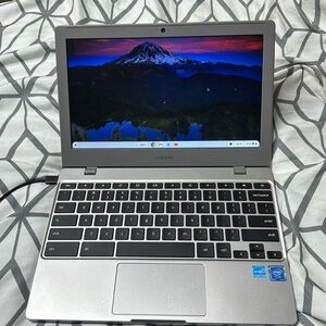 11.6” Samsung Chromebook 32 Gb of Storage